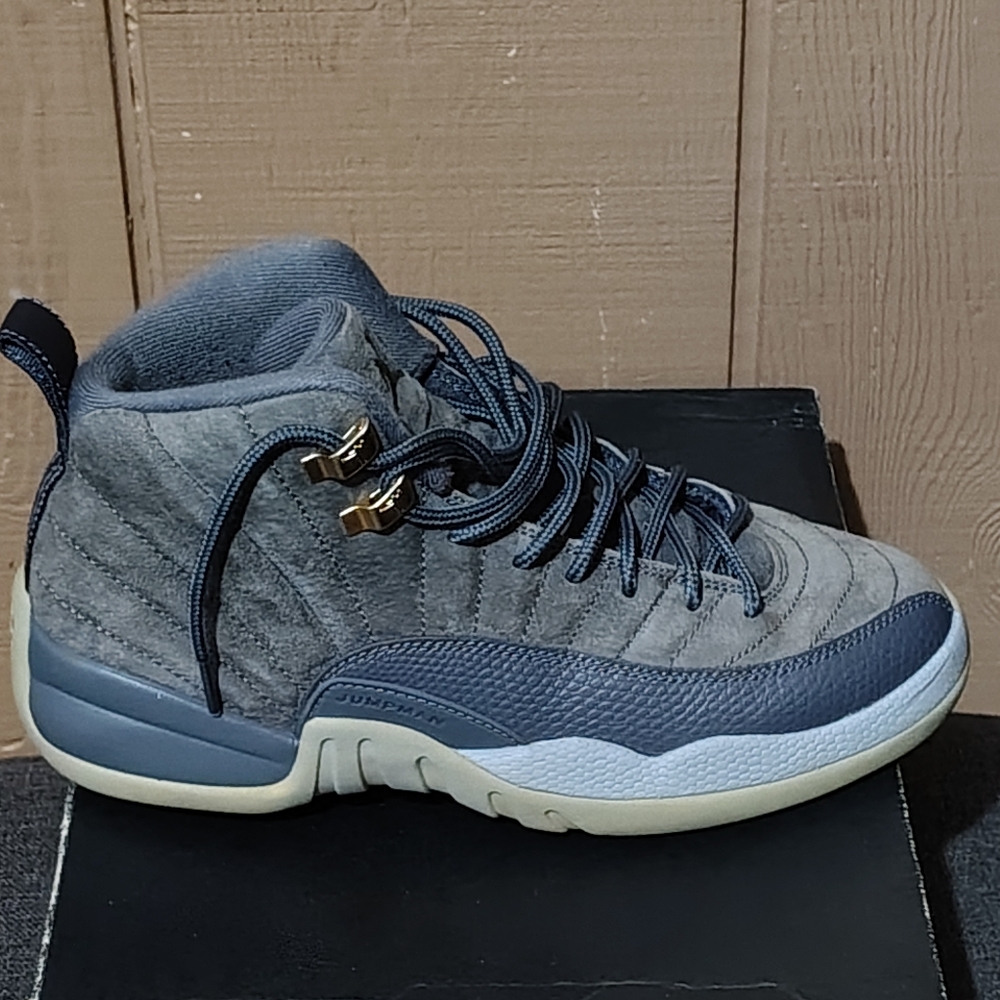 Jordan Retro 12 wolf Grey